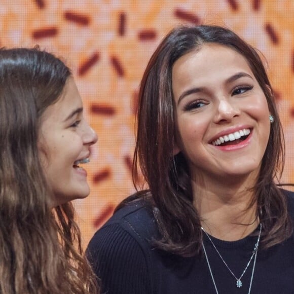 Irmã de Bruna Marquezine, Luana arrisca passos de dança de aplicativo