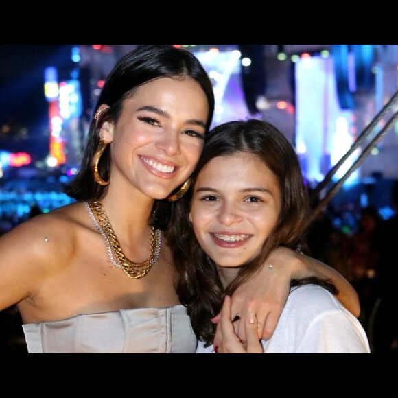 Irmã de Bruna Marquezine, Luana faz coreografia difícil de aplicativo