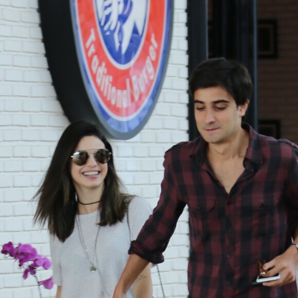 Grávida do 1º filho com o empresário Igor Raschkovsky, Sthefany Brito chorou em vídeo sobre nome do menino