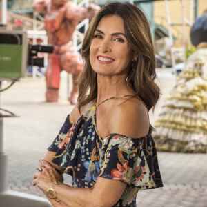 Fátima Bernardes mostra os assuntos mais comentados na internet