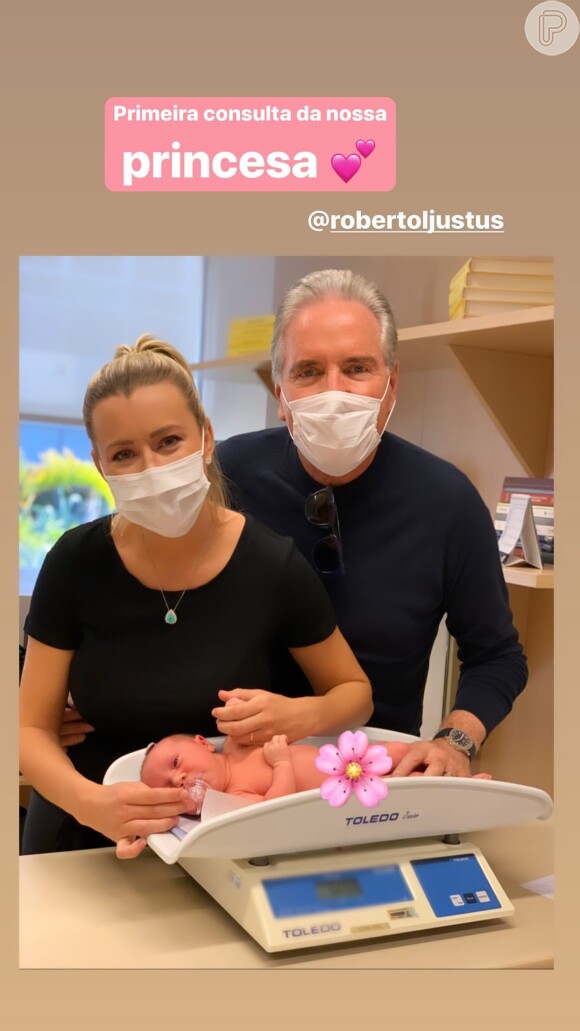 Ana Paula Siebert e Roberto Justus levaram a filha, Vicky, para a 1ª consulta com pediatra