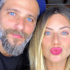 Giovanna Ewbank aponta semelhança do 3º filho com Bruno Gagliasso em entrevista com Sabrina Sato nesta quinta-feira, dia 28 de maio de 2020