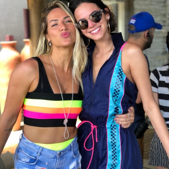Giovanna Ewbank escolheu Bruna Marquezine para dar o rolo de papel higiênico em brincadeira divertida de Sabrina Sato