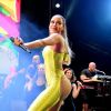 Anitta dá conselhos amorosos em programa na TV: 'faixa erótica'