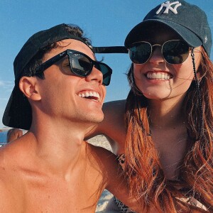 Larissa Manoela e namorado, Leo Cidade, irão doar valor arrecadado de roupa