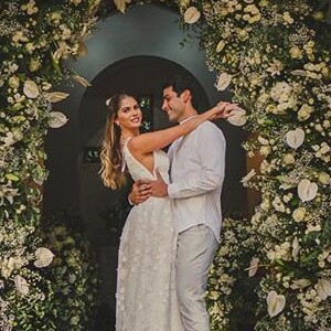 Bárbara Evans chorou no casamento com o empresário Gustavo Theodoro: 'Sonho realizado'