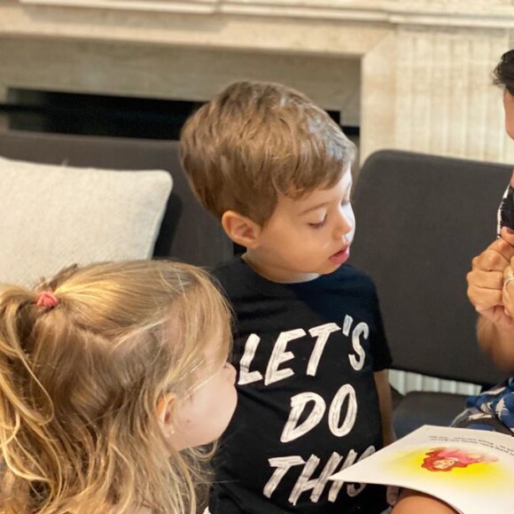 Thais Fersoza deixou web morrendo de amores ao publicar foto com filhos