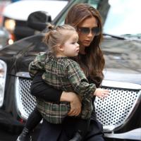 Harper Beckham, filha de Victoria Beckham, tem coleção de sapatos de R$ 4 mil