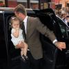 David Beckham entra no carro com sua filha, Harper Beckham