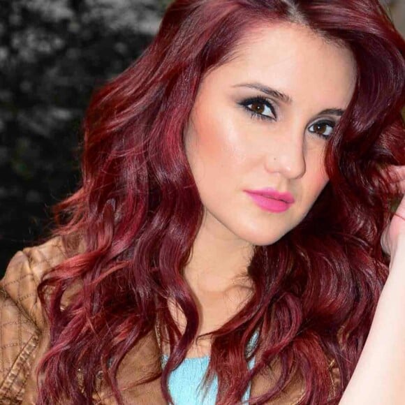 Ex-RBD Dulce Maria anuncia 1ª gravidez e exibe foto com marido