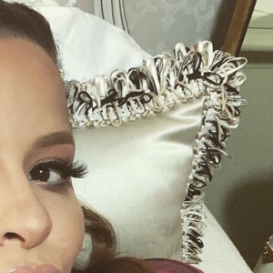 Maiara aposta em lingerie para Dia dos Namorados