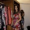 Bruna Marquezine escolheu um vestido estampado e com transparência para ir ao Fashion Rio Verão 2011