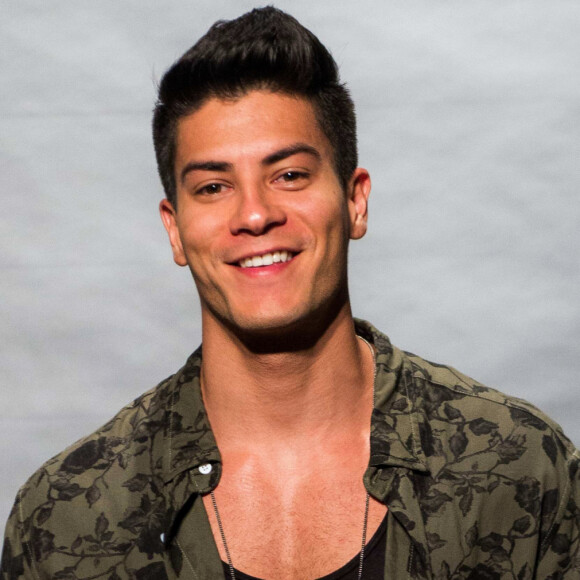 Arthur Aguiar se muda para São Paulo após fim do casamento com Mayra Cardi