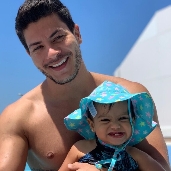 Arthur Aguiar se muda para São Paulo para focar na carreira como cantor: 'Me dedicar mais a música'