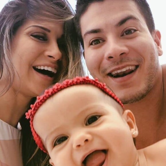 Arthur Aguiar faz promessa para a filha, Sophia, de um ano: 'Eu ficarei indo e voltando para poder te ver. Toda semana teremos os nossos dias juntos'