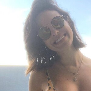 Sthefany Brito foi paparicada pela mãe, Sandra, ao exibir o barrigão de gravidez