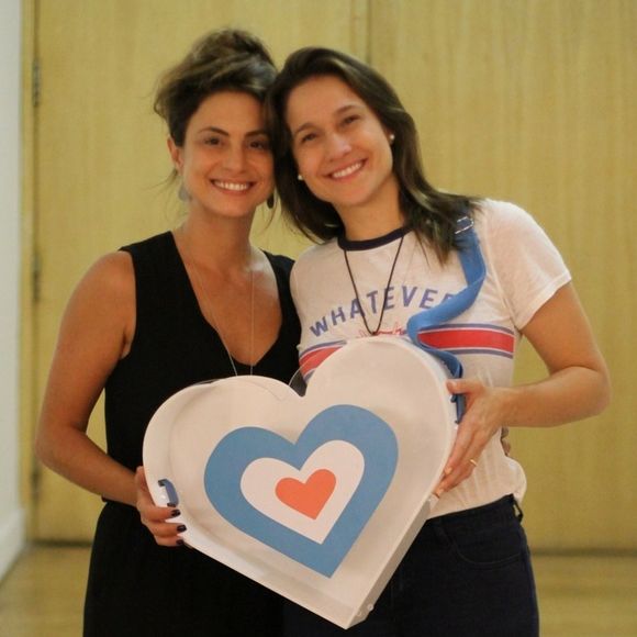 Fernanda Gentil explica crise de ciúmes por Priscila Montandon na quarentena: 'Ela faz call de pijama'