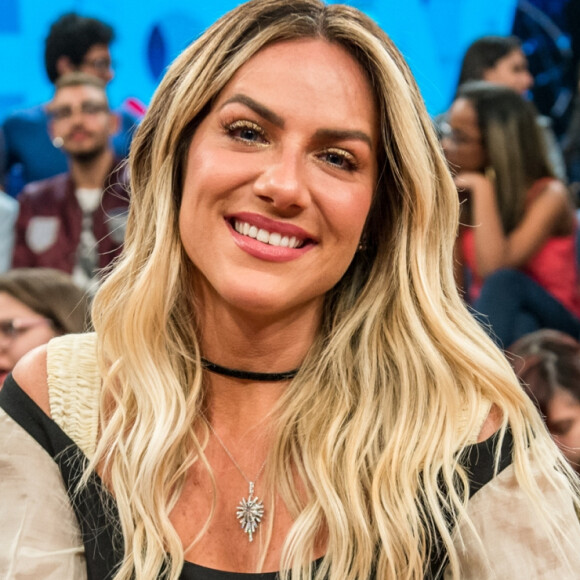 Giovanna Ewbank deu à luz Zyan de parto normal, com 2.9kg e 48cm