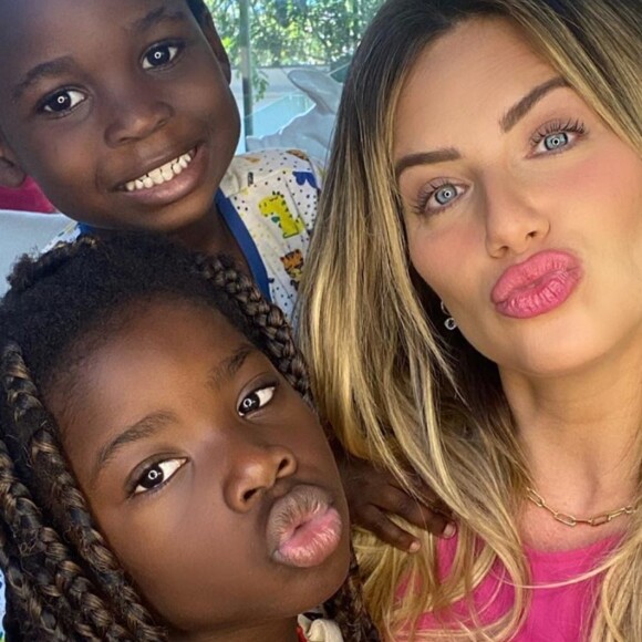 Giovanna Ewbank também é mãe de Títi e Bless: 'Não vejo a hora de apresentá-los a seus irmãos que estão ansiosos para conhecê-lo'