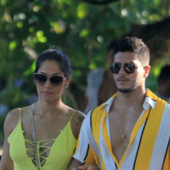 'Eu mereço ser respeitada', diz Mayra Cardi para o ex, Arthur Aguiar, em post