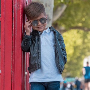 Filho de Simone, Henry usou look de grife em live show da mãe