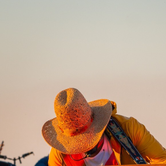 Live de Fernando e Sorocaba contou com o tema Quadro e cenário teve molduras como objetos de decoração