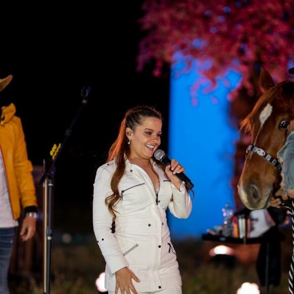 Maiara ganhou um cavalo da dupla Fernando e Sorocaba