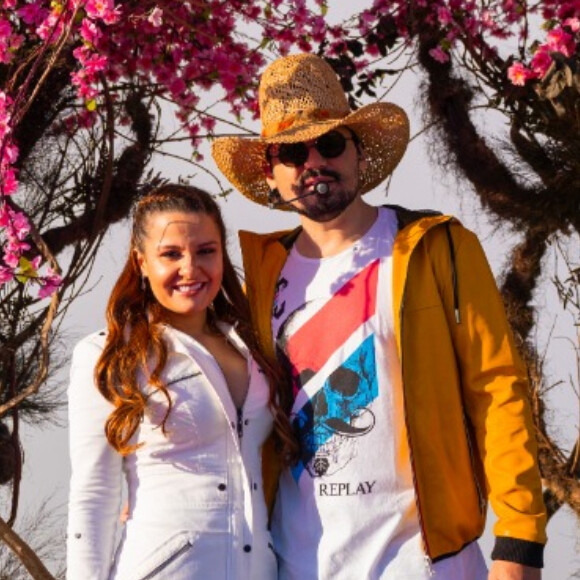 Maiara escolhe look all white para live de Fernando e Sorocaba, em 5 de julho de 2020