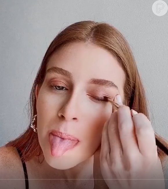 Vídeo: Marina Ruy Barbosa mostra maquiagem simples para fazer em