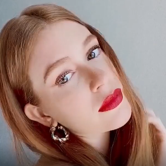 Marina Ruy Barbosa elege o batom Matte Tint Bordô Intenso 4.0