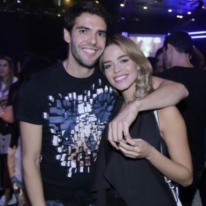 Mulher de Kaká, Carol Dias exibe barriga de gravidez em foto