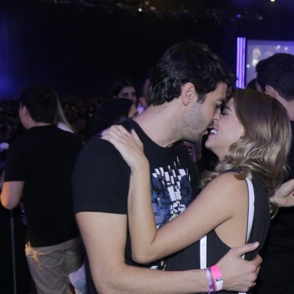 Mulher de Kaká mostra barriga de 7 meses de gravidez