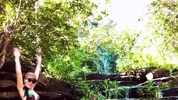 Maraisa faz vídeo de passeio na cachoeira com maiô