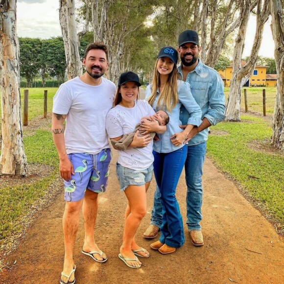 Maiara e Fernando Zor visitaram Biah Rodrigues e Sorocaba para conhecer Theo
