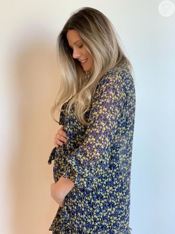 Mulher de Tiago Leifert, Daiana Garbin exibe barriga de gravidez em foto