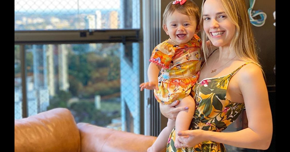 Thaeme, da dupla com Thiago, não vai parar de mostrar a filha Purepeople