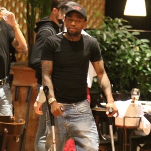 Nego do Borel passou por operação nos pés após cair de moto em condomínio no Rio de Janeiro