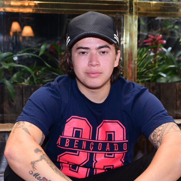 Whindersson Nunes posou com fãs