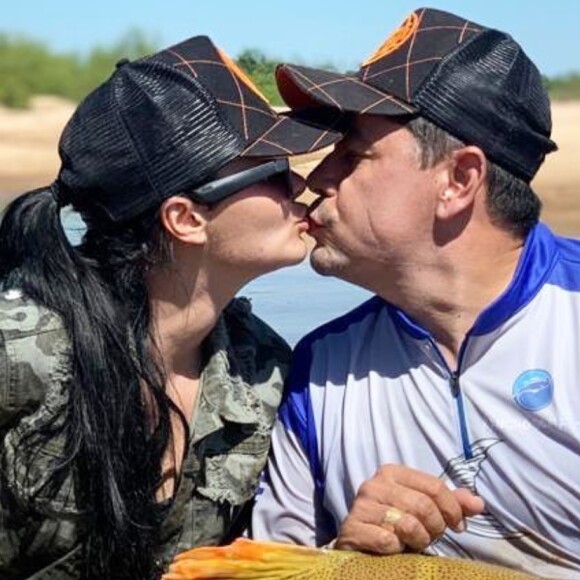 Maraisa faz foto de beijo com namorado, Fabricio Marques, após reatar relação