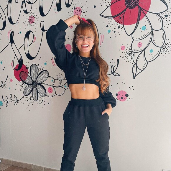 Larissa Manoela cortou a carne da alimentação