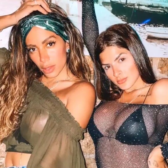 Laryssa Bottino defende Anitta de críticas por looks com transparência: 'Homem também usa mamilo de fora e ninguém fala nada'