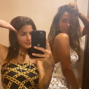 Laryssa Bottino e Anitta passaram início quarentena juntas na casa da cantora, na Barra da Tijuca, zona oeste do Rio de Janeiro