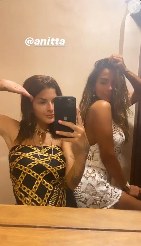 Laryssa Bottino e Anitta passaram início quarentena juntas na casa da cantora, na Barra da Tijuca, zona oeste do Rio de Janeiro