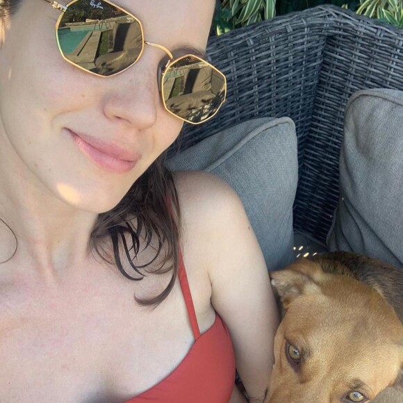 Nathalia Dill é apaixonada por seus pets e compartilha fotos com eles na web