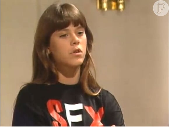 Carolina Dieckmann estreou na TV na minissérie 'Sex Appeal' (1993). Na época, ela se apaixonou por Victor Hugo, que vivia o seu par romântico