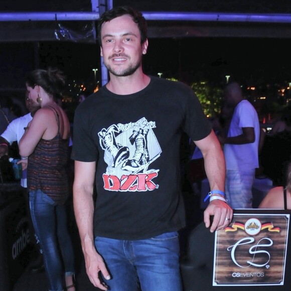 Sergio Guizé publica momentos românticos e do dia a dia com Bianca Bin