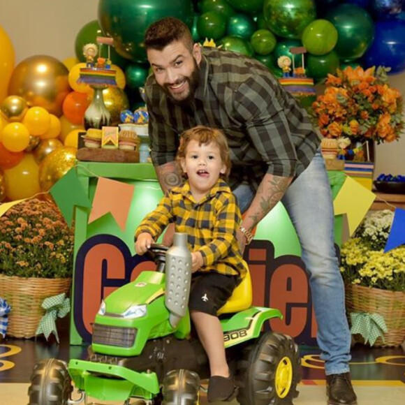 Gusttavo Lima canta música com o filho Gabriel em vídeo, em 15 de agosto de 2020