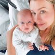 Ana Paula Siebert se declarou para a filha no mesversário de 3 meses da bebê
