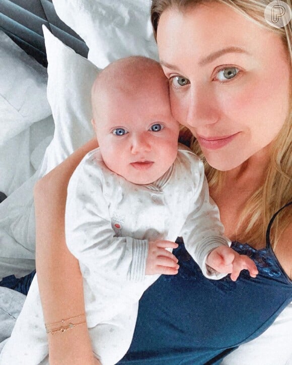 Ana Paula Siebert se declarou para a filha no mesversário de 3 meses da bebê