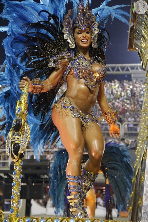 Gracyanne Barbosa também já foi destaque em carro alegórico no carnaval